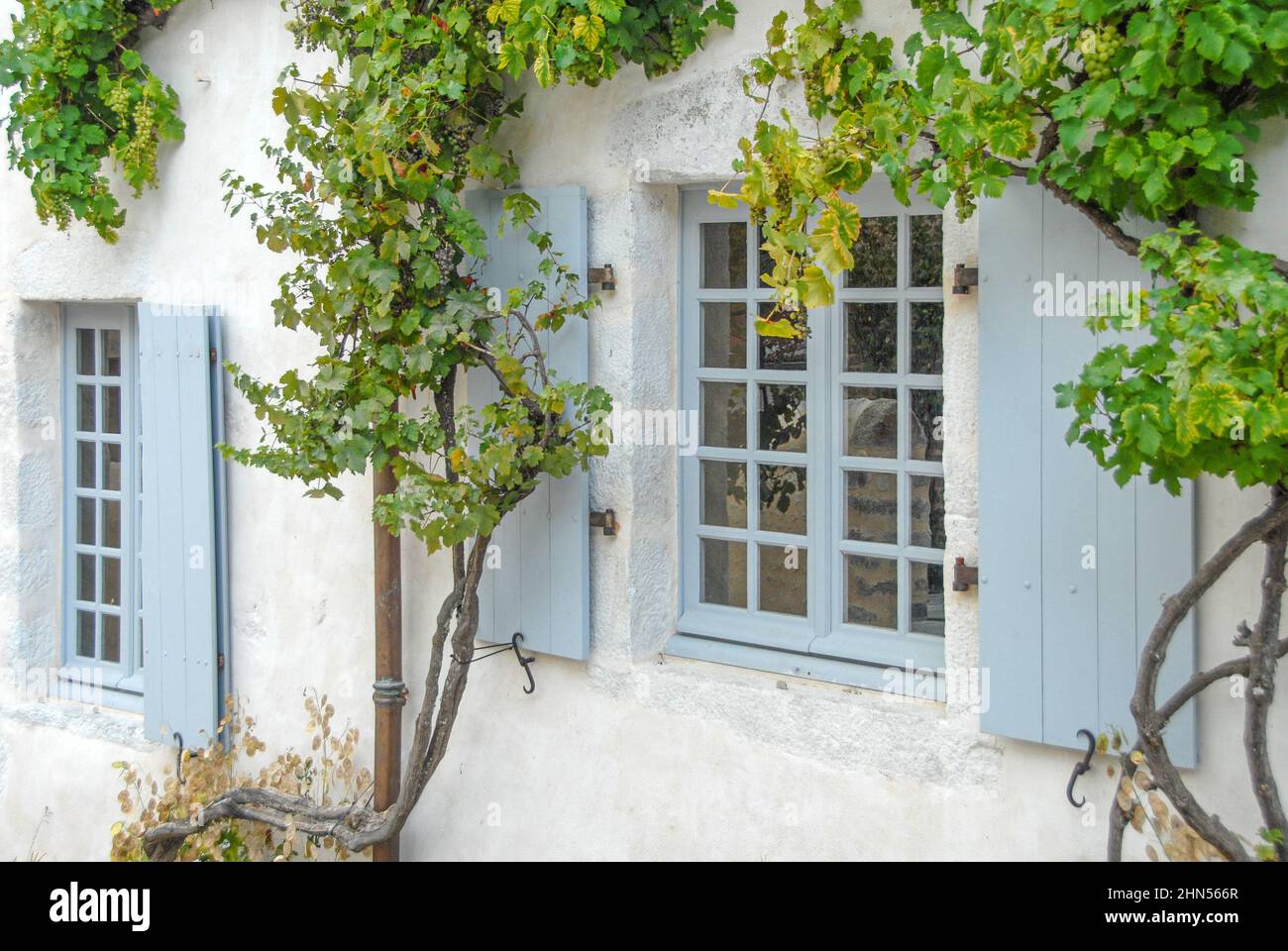 L'auberge des Sœurs Moisy a été faite par des peintres qui y ont rencontré, dormi et travaillé à St-Céneri-le-Gérei, Normandie, France Banque D'Images