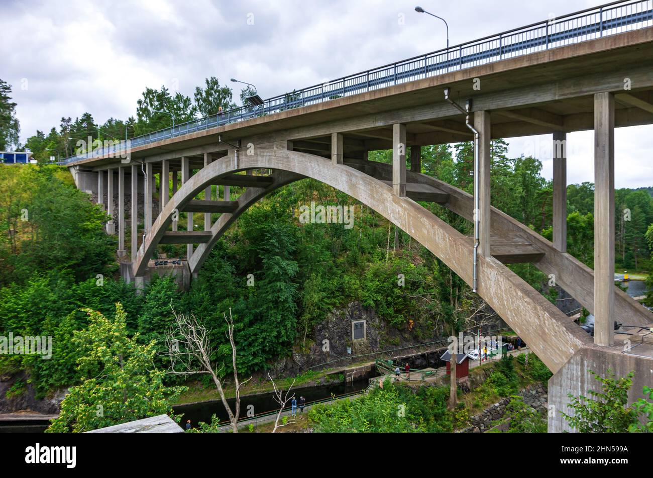 Canal Dalsland et aqueduc à Haverud, Dalsland, Västra Götalands län, Suède : pont voûté au-dessus de l'aqueduc à Haverud. Banque D'Images
