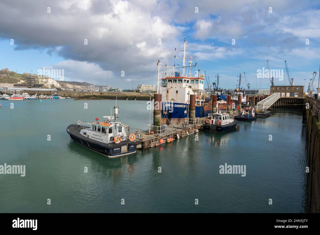 Port de Douvres, Kent, Royaume-Uni; février/14/2022; navires dans le port de Douvres, Kent, U.K Banque D'Images