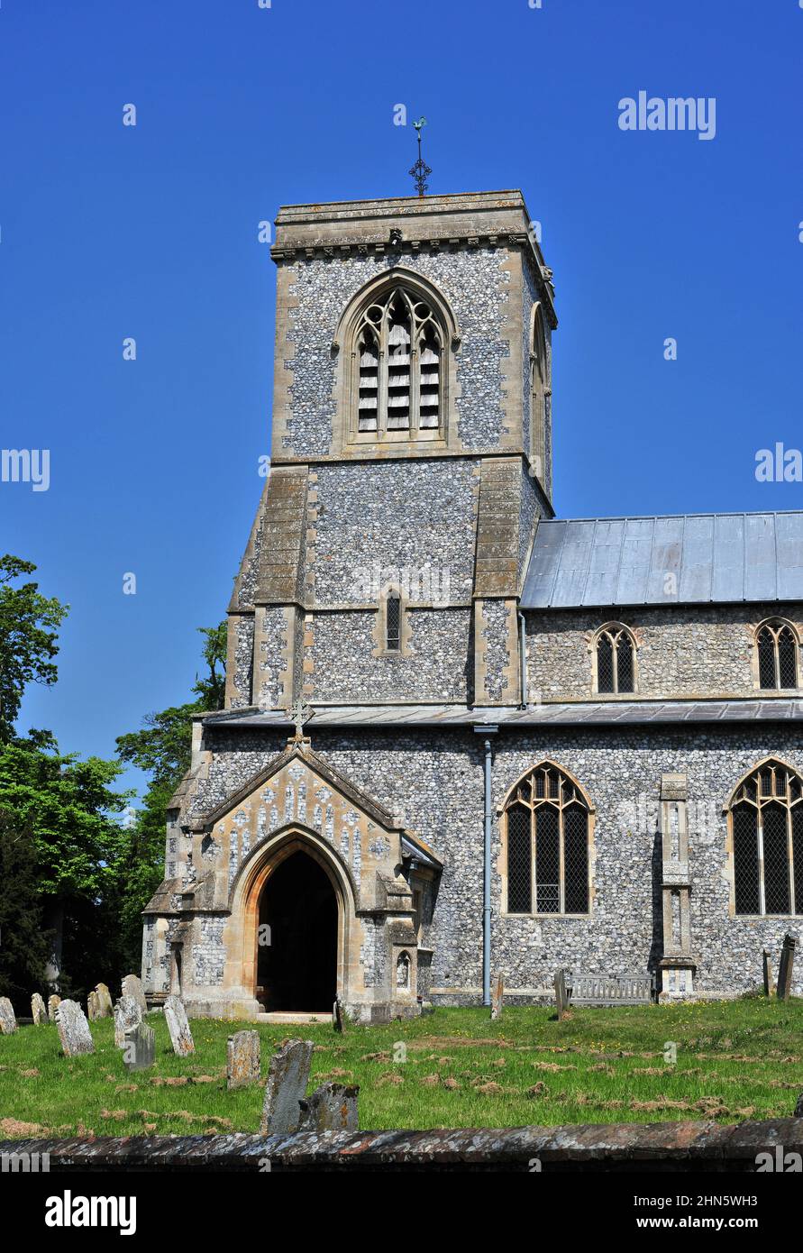 L'église St Andrew, Blickling, Norfolk, un jour ensoleillé en mai. Banque D'Images