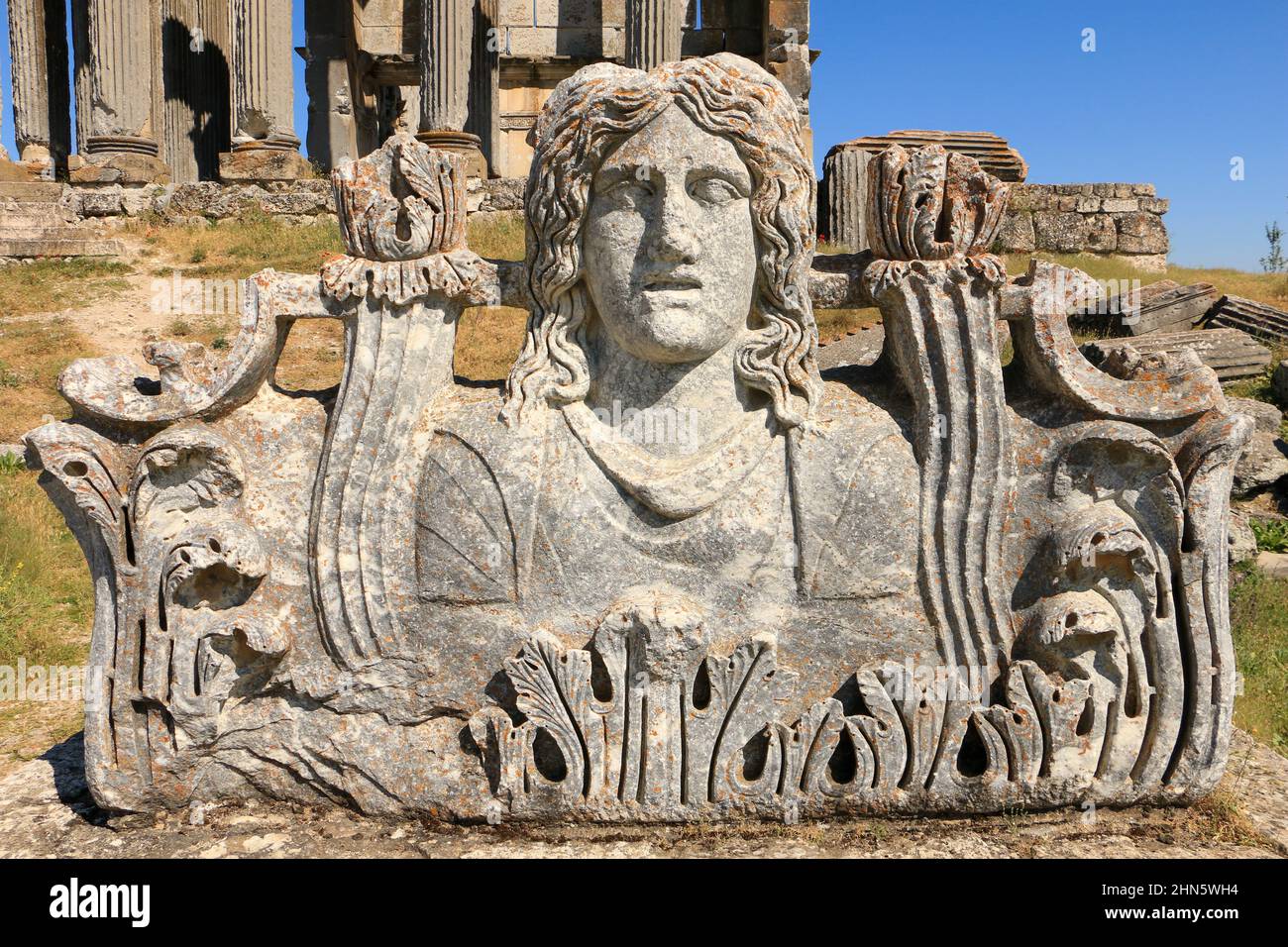 Statue de la tête de Medusa. L'ancienne statue dans l'ancienne ville d'Aizanoi. Également connu sous le nom de Temple Zeus à Çavdarhisar, Kütahya. Banque D'Images