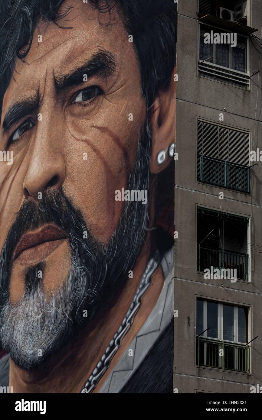 Italie, San Giovanni a Teduccio (Naples), 23 mars 2017 : la fresque géante du roi Diego Armando Maradona, réalisée par l'artiste Jorit Agoch on Banque D'Images