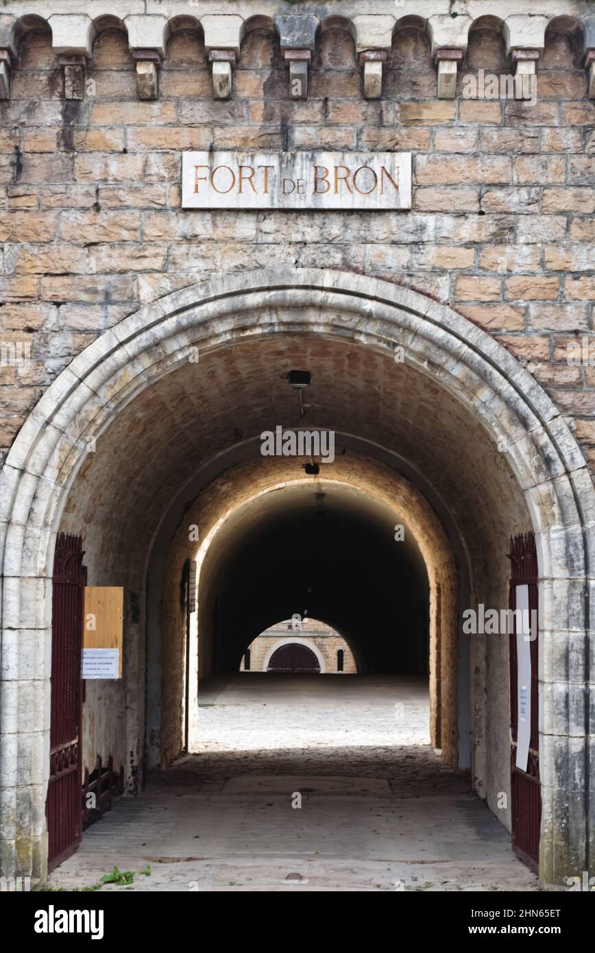 Bron (Rhône, Rhône Alpes, France) - entrée du fort - entrée de la place militaire Banque D'Images