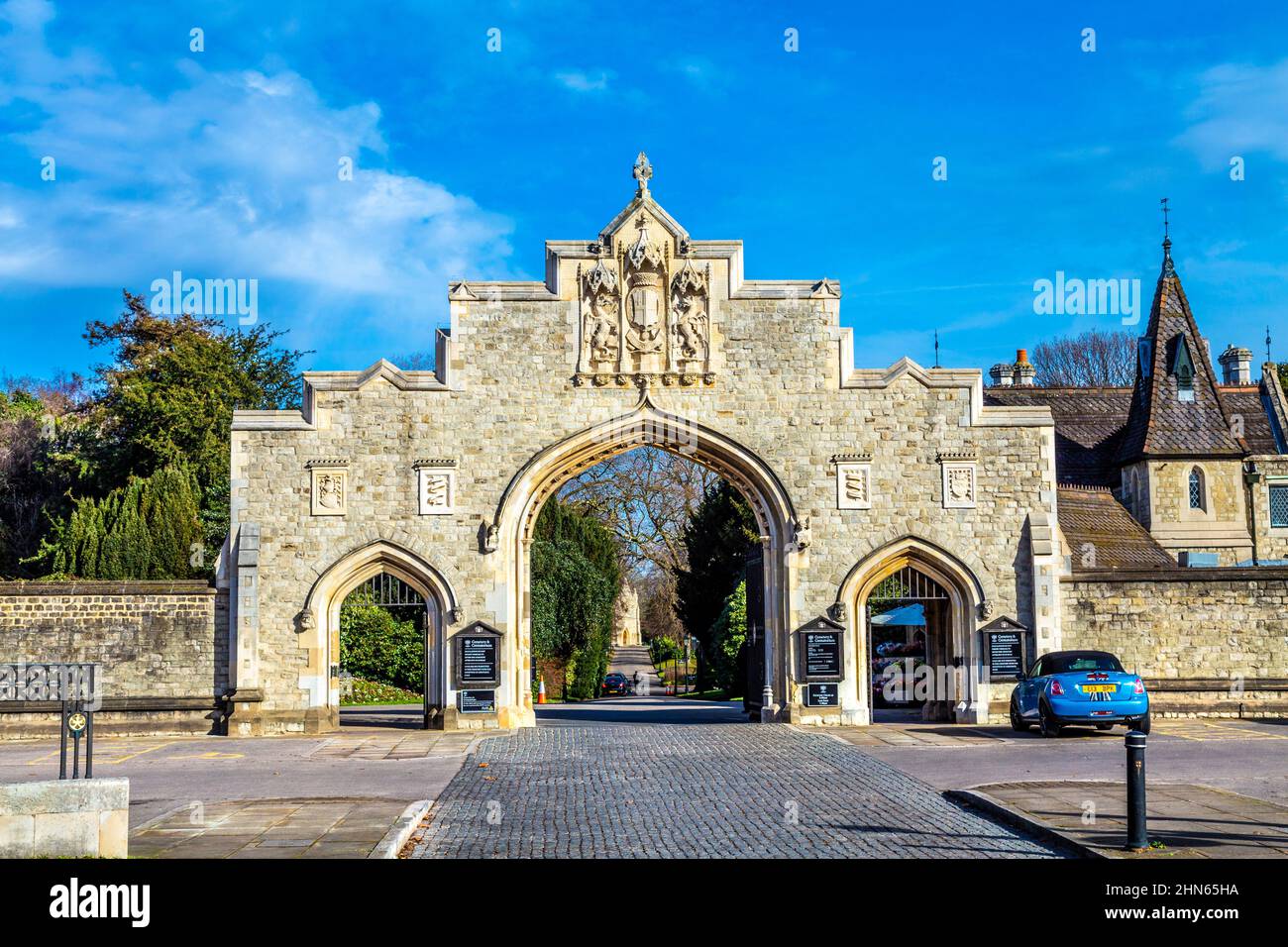 Porte principale du cimetière et du crématorium de 19th Century City of London, Manor Park, Newham, Londres, Royaume-Uni Banque D'Images
