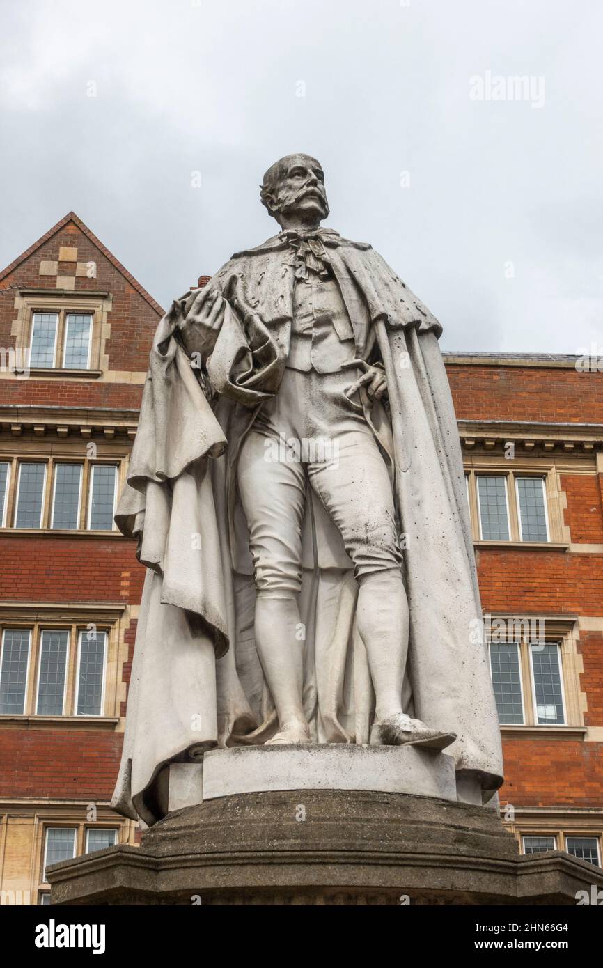 Statue de Charles Henry Wilson, premier baron Nunburnholme, Kingston upon Hull, (Hull), East Riding of Yorkshire, Royaume-Uni. Banque D'Images