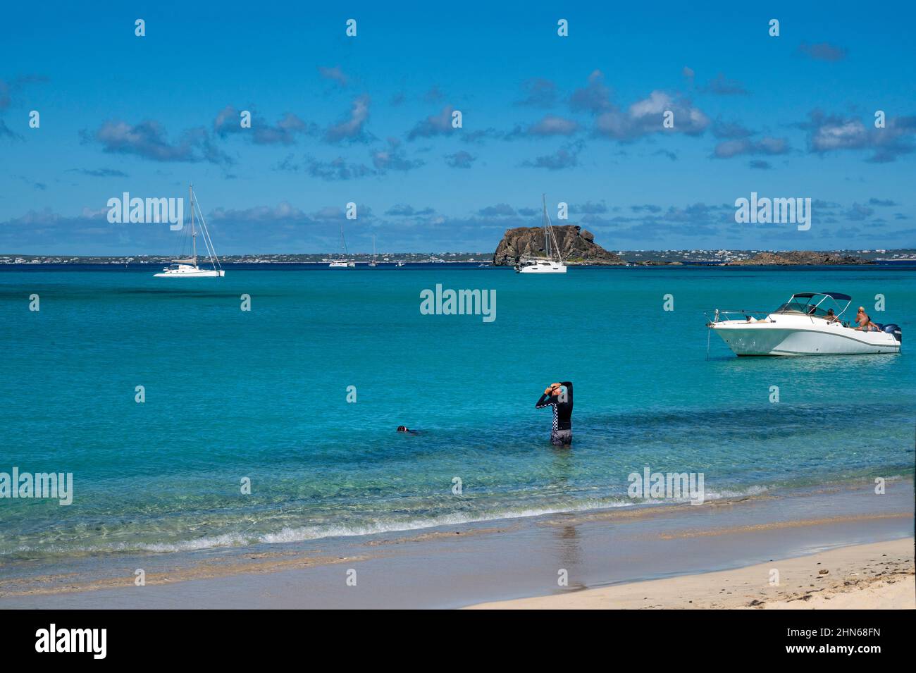 La plage 'petite Plage' et la Roche Créole à Grand case, une station balnéaire dans la partie française de l'île Saint-Martin / Sint Maarten Banque D'Images