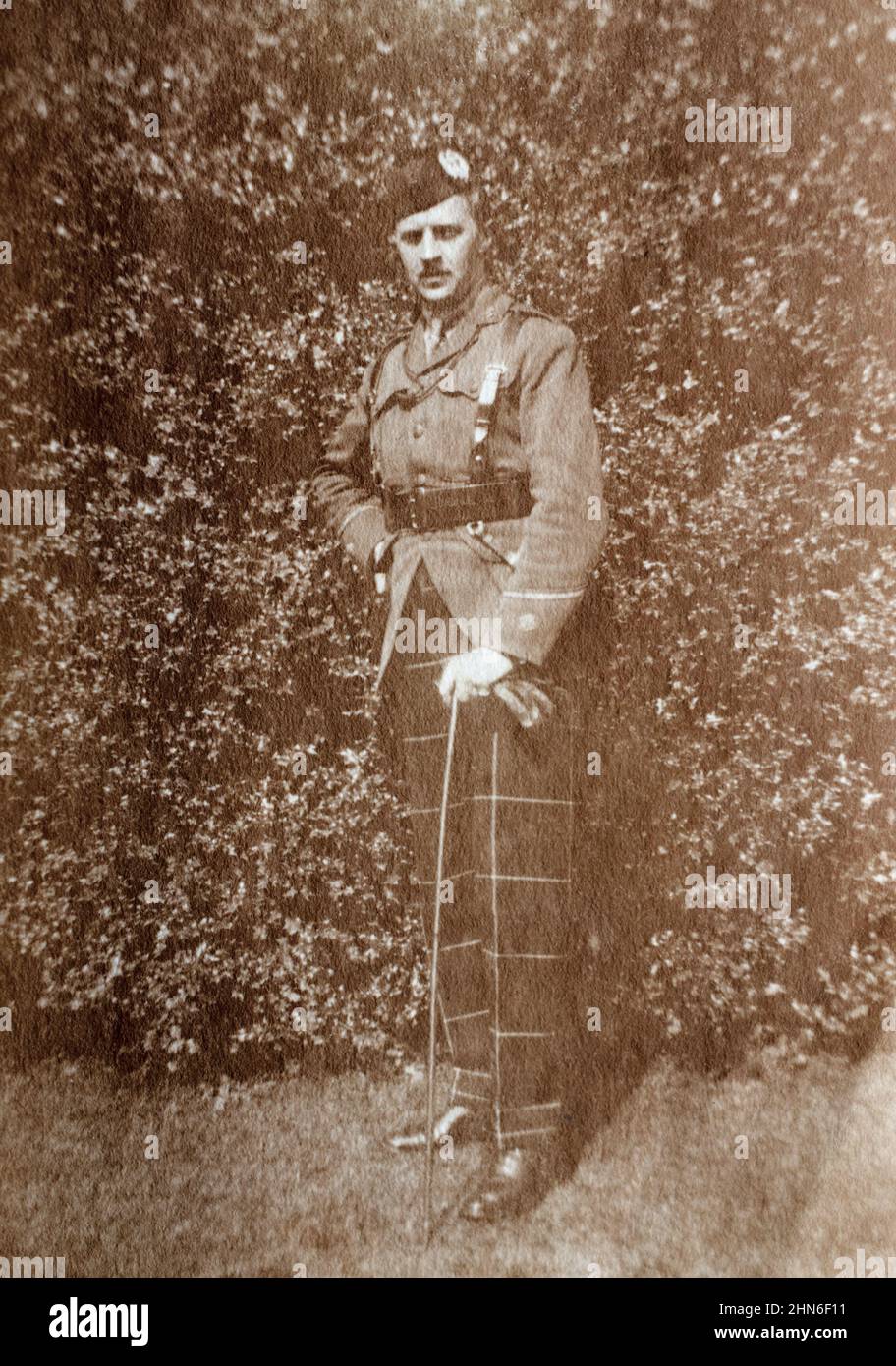 Un officier de l'armée britannique, un lieutenant dans un régiment d'infanterie écossais, portant des treuws, c. Première Guerre mondiale. Banque D'Images