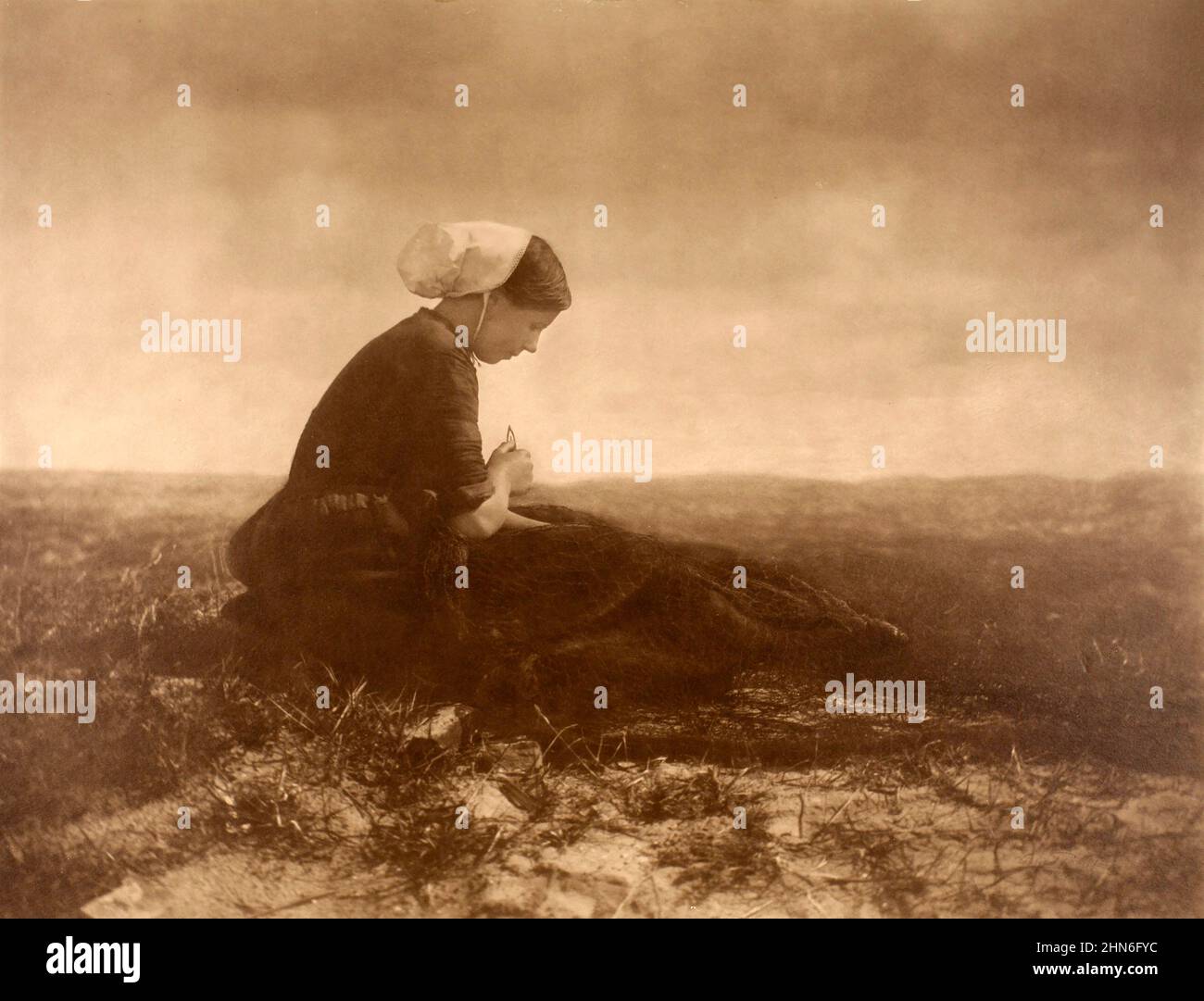 The Net Mender par le photographe américain Alfred Stieglitz (1864-1946), 1894 Banque D'Images
