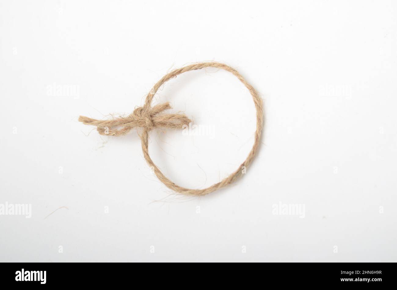 nœud de corde, visuel symbolique, sur fond blanc Banque D'Images