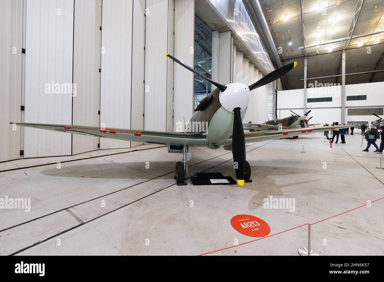 Avion Supermarine Spitfire; Un avion de chasse Spitfire Mk I WW2 , AR213, gros plan dans l'exposition du musée de l'air IWM Duxford, Duxford Royaume-Uni Banque D'Images