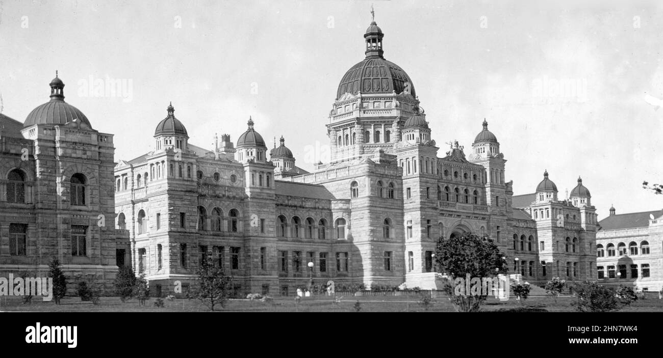 Photographie vintage noir et blanc ca. 1943 des édifices du Parlement provincial à Victoria (Colombie-Britannique), Canada Banque D'Images