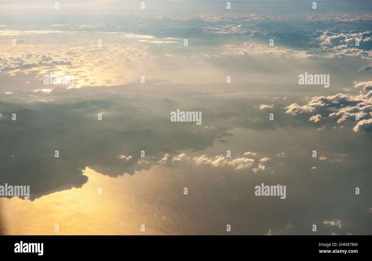 Prise de vue aérienne de la côte est du Japon, à partir d'environ 35000 pieds. Banque D'Images