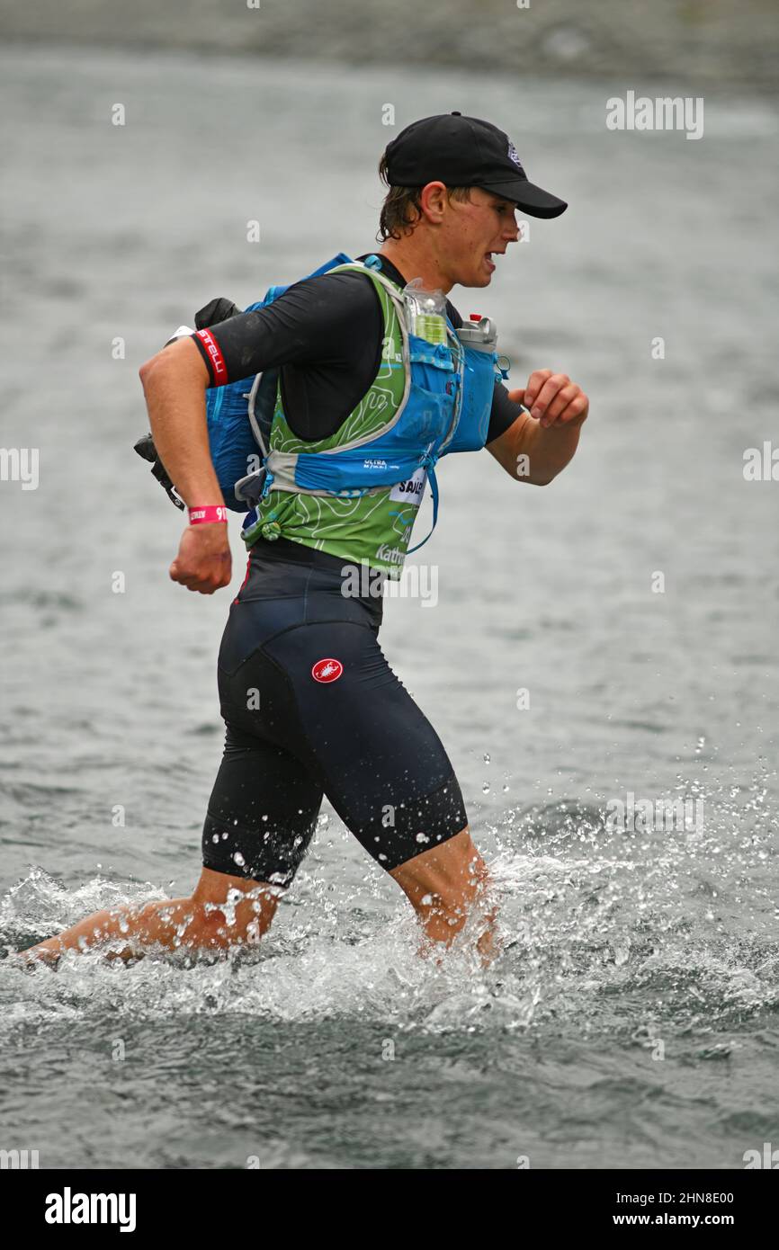 ARTHURS PASS, NOUVELLE-ZÉLANDE, 12 FÉVRIER 2022 ; concurrent 216 en triathlon d'un océan à l'autre Banque D'Images