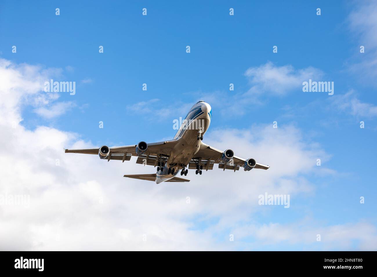 Air Bridge Cargo Boeing 747-400F enregistrement VQ-BIA. Décollage ou atterrissage en avion à l'aéroport international de Sheremetyevo. Transport, tourisme et voyages Banque D'Images