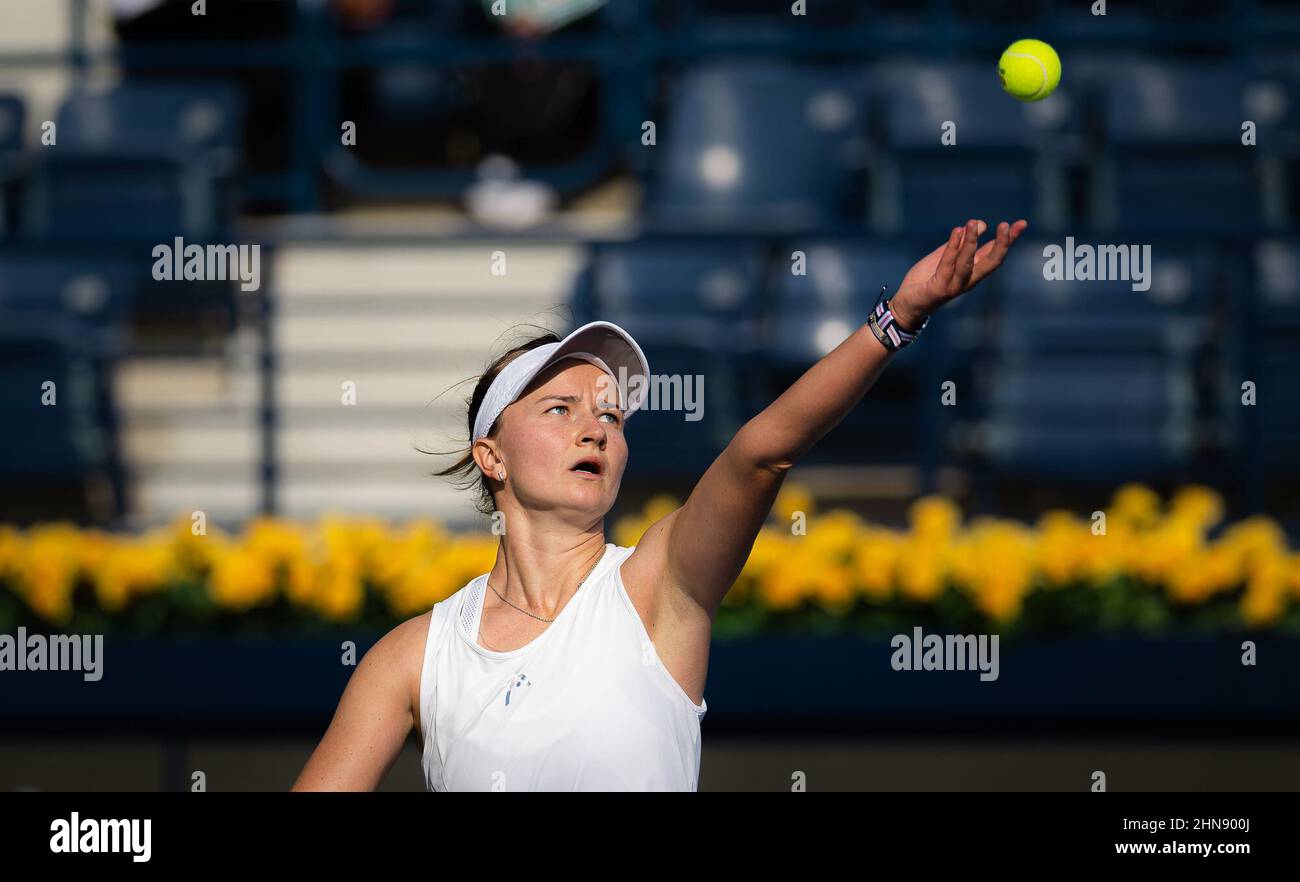 Barbora Krejcikova de la République tchèque en action contre Caroline Garcia de France lors de la première partie des Championnats de duty Free 2022 de Dubaï Tournoi de tennis WTA 1000 le 14 février 2022 au Centre de tennis de l'Aviation Club à Dubaï, Émirats Arabes Unis - photo : Rob Prange/DPPI/LiveMedia Banque D'Images