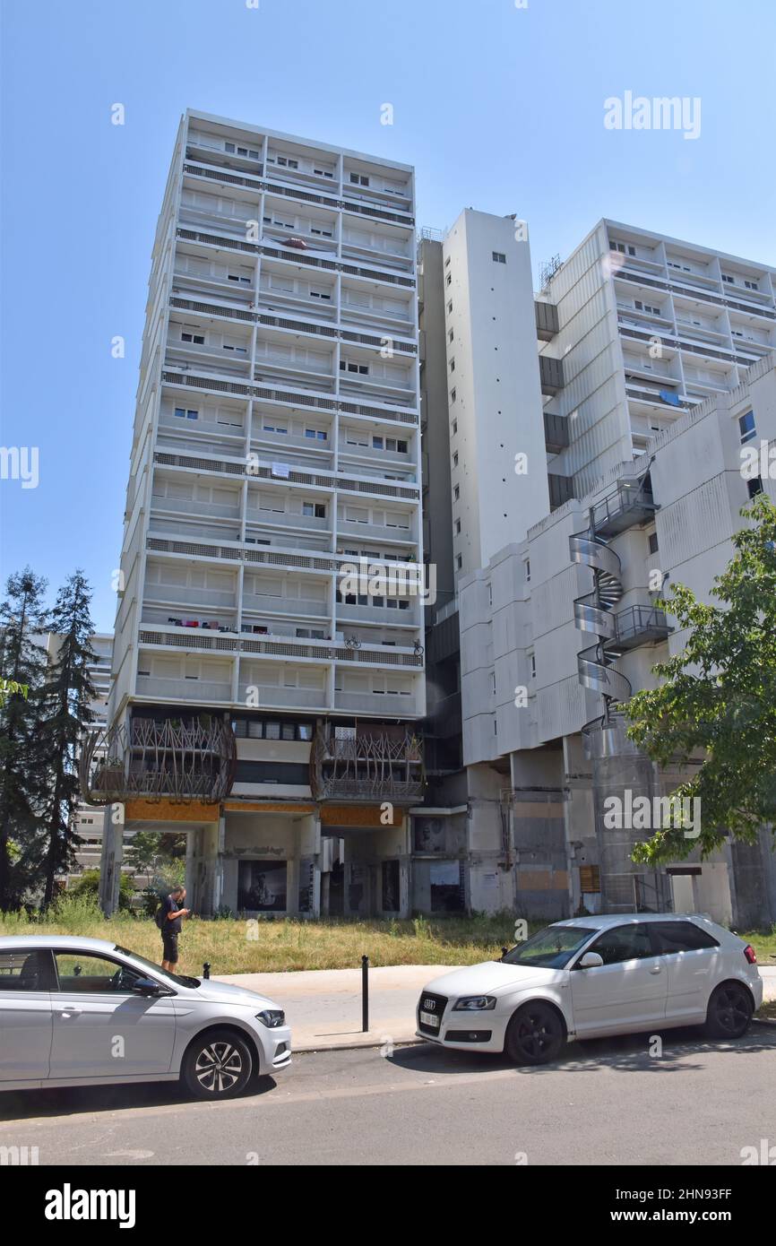 La Cité des Aubiers, un vaste domaine de logements de plusieurs étages à haute densité des années 1970 au nord du centre-ville historique de Bordeaux. Banque D'Images