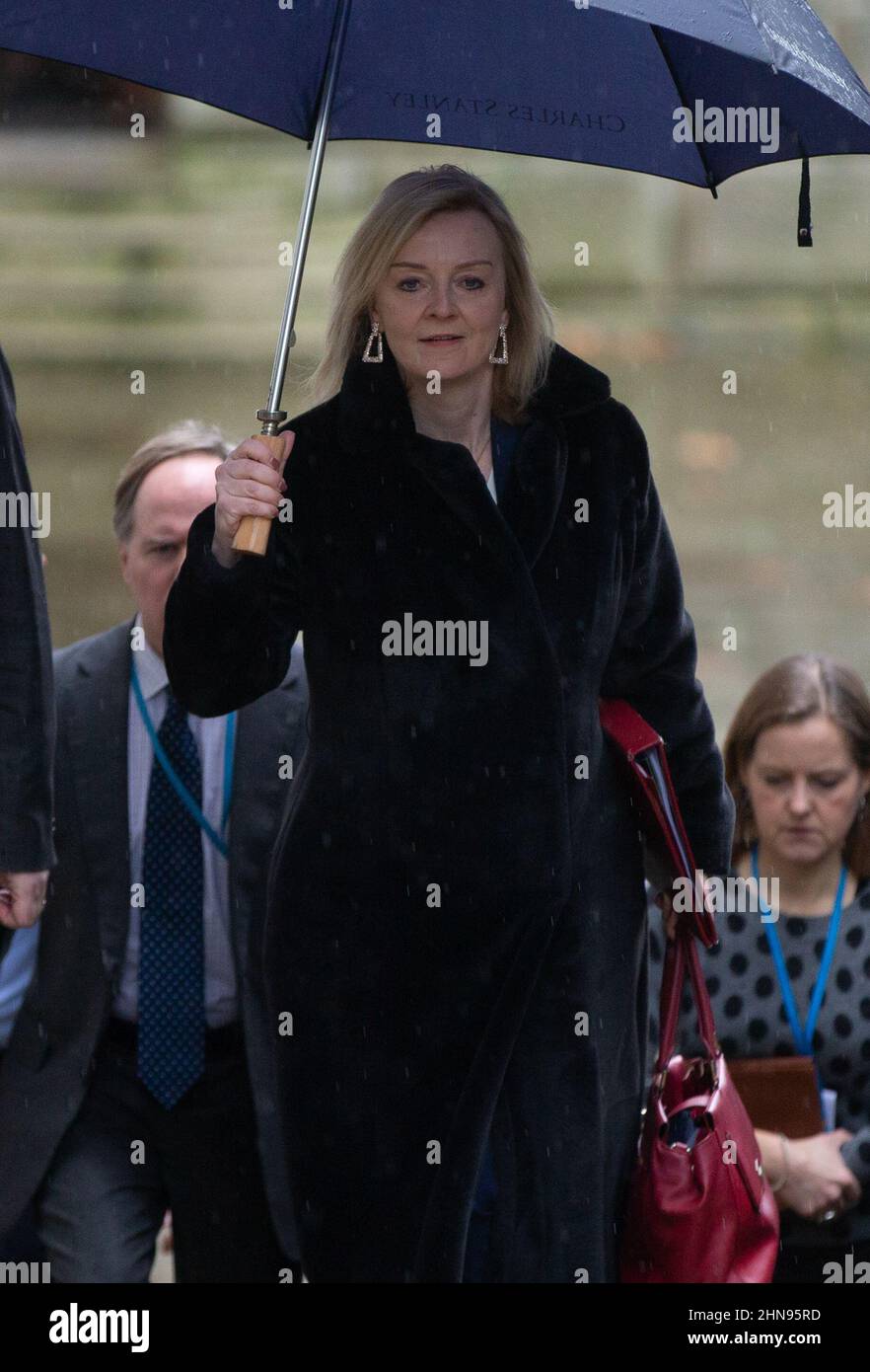 Londres, Angleterre, Royaume-Uni. 15th févr. 2022. Le secrétaire aux Affaires étrangères LIZ TRUSS arrive à Downing Street avant la réunion d'urgence de la COBRA sur l'Ukraine. (Image de crédit : © Tayfun Salci/ZUMA Press Wire) Banque D'Images