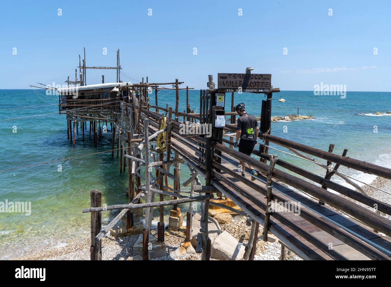 Grottes de la vallée de Trabocco de San Vito Chietino, Abruzzes, Italie, Europe Banque D'Images