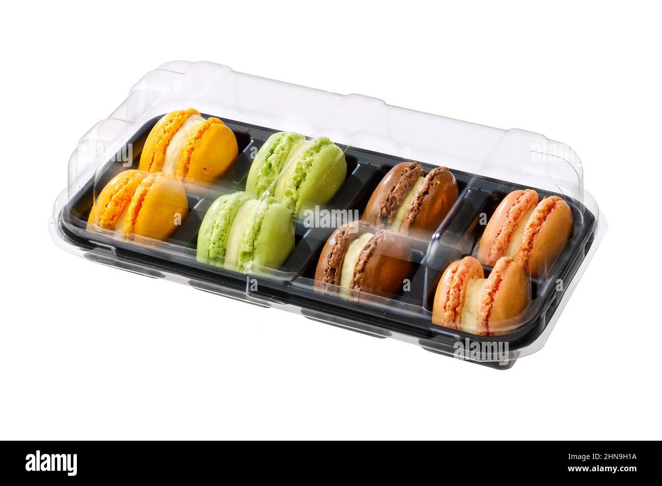 mini-macrons dans un emballage en plastique isolé sur blanc Banque D'Images