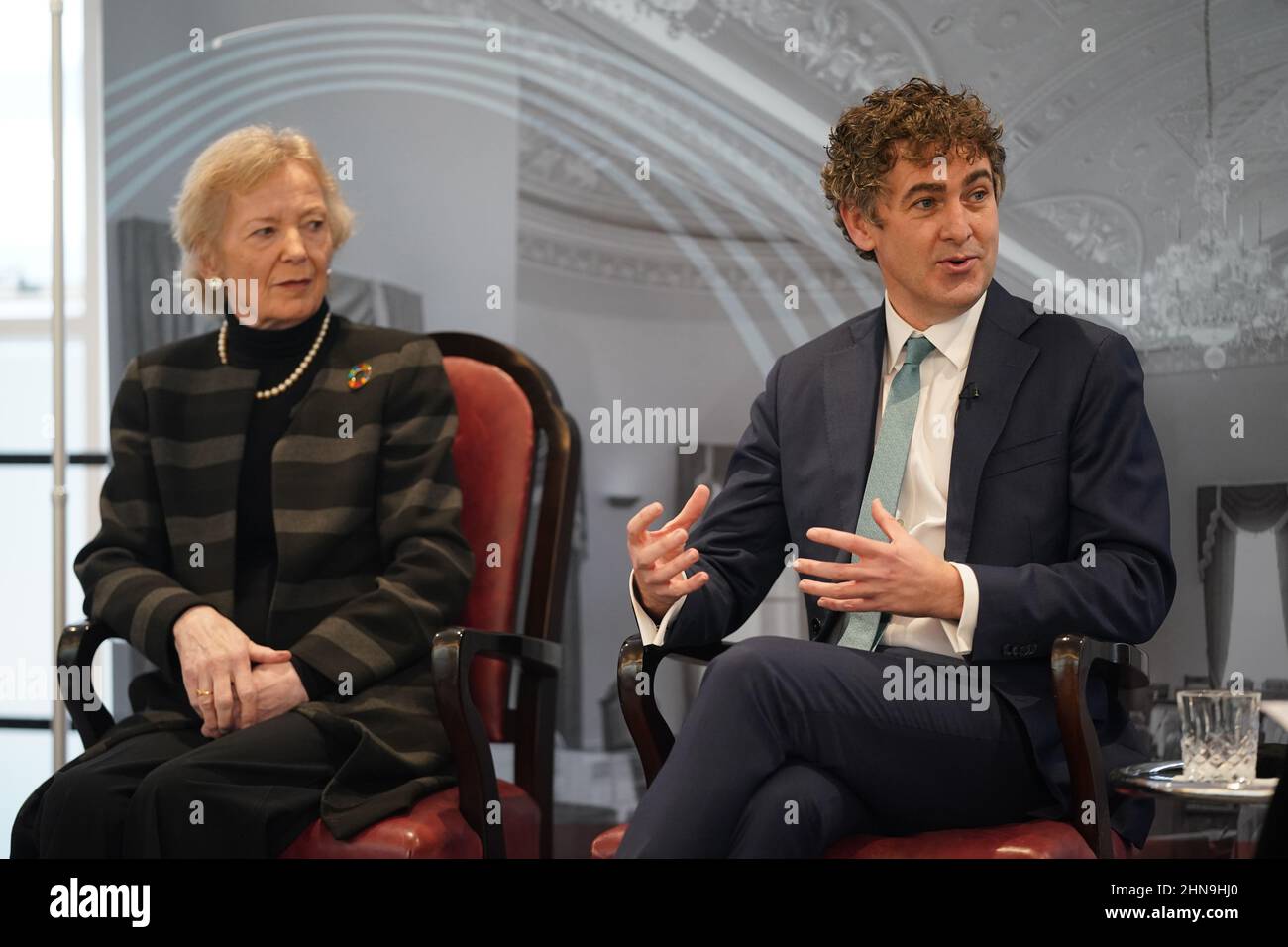 L'ancienne présidente Mary Robinson et la sénatrice Mark Daly à l'occasion d'un événement marquant le centenaire de Seanad Eireann à la Maison Leinster à Dublin. Date de la photo: Mardi 15 février 2022. Banque D'Images