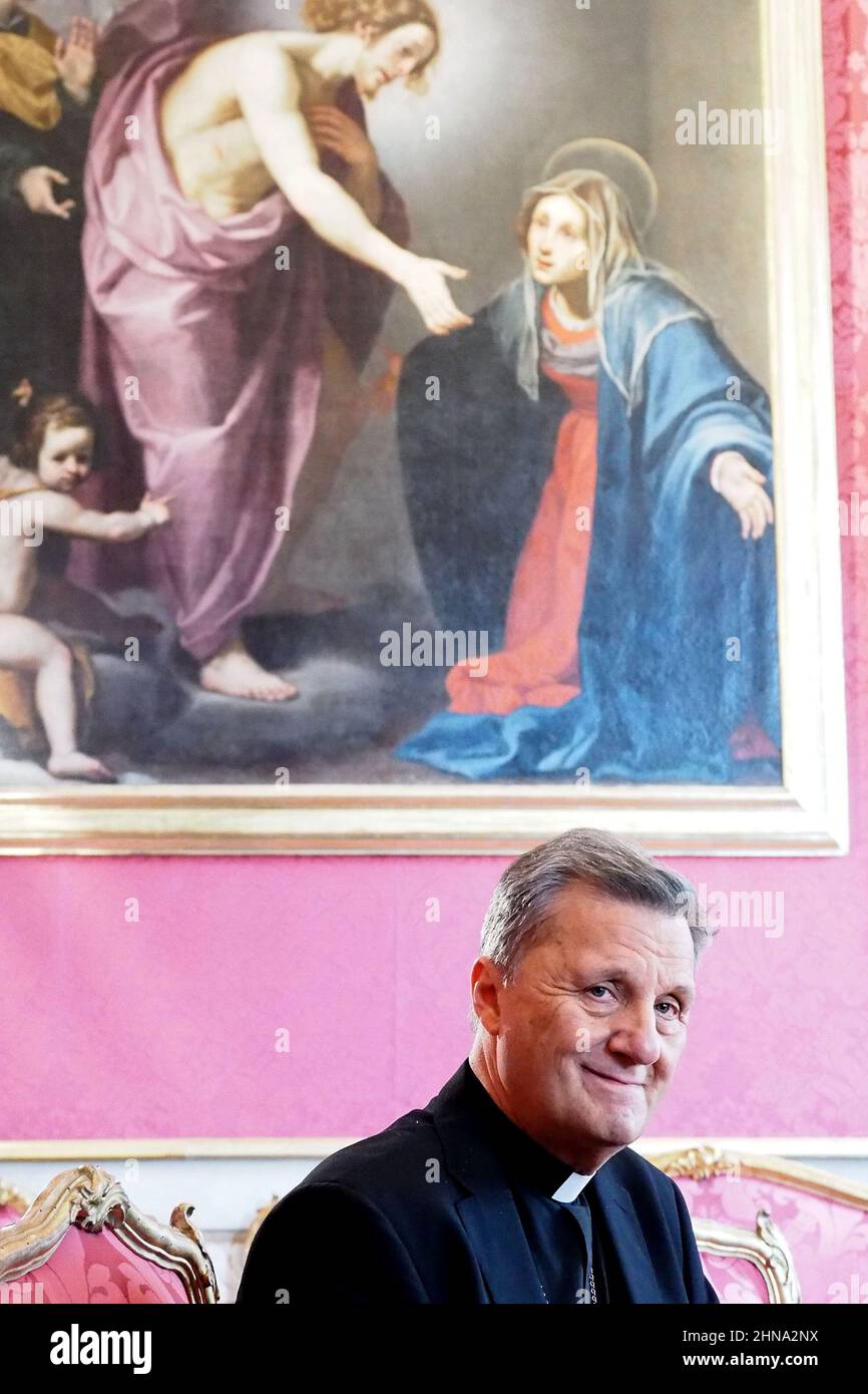 Italie, Arezzo, Toscane, 15 février 2022 : le Cardinal Mario Grech, secrétaire général du synode des évêques, participe à la fête de notre Dame de confort (Madonna del Conforto) dans la cathédrale. Photo © Daiano Cristini/Sintesi/Alay Live News Banque D'Images Italie, Arezzo, Toscane, 15 février 2022 : le Cardinal Mario Grech, secrétaire général du synode des évêques, participe à la fête de notre Dame de confort (Madonna del Conforto) dans la cathédrale. Photo © Daiano Cristini/Sintesi/Alay Live News Banque D'Images