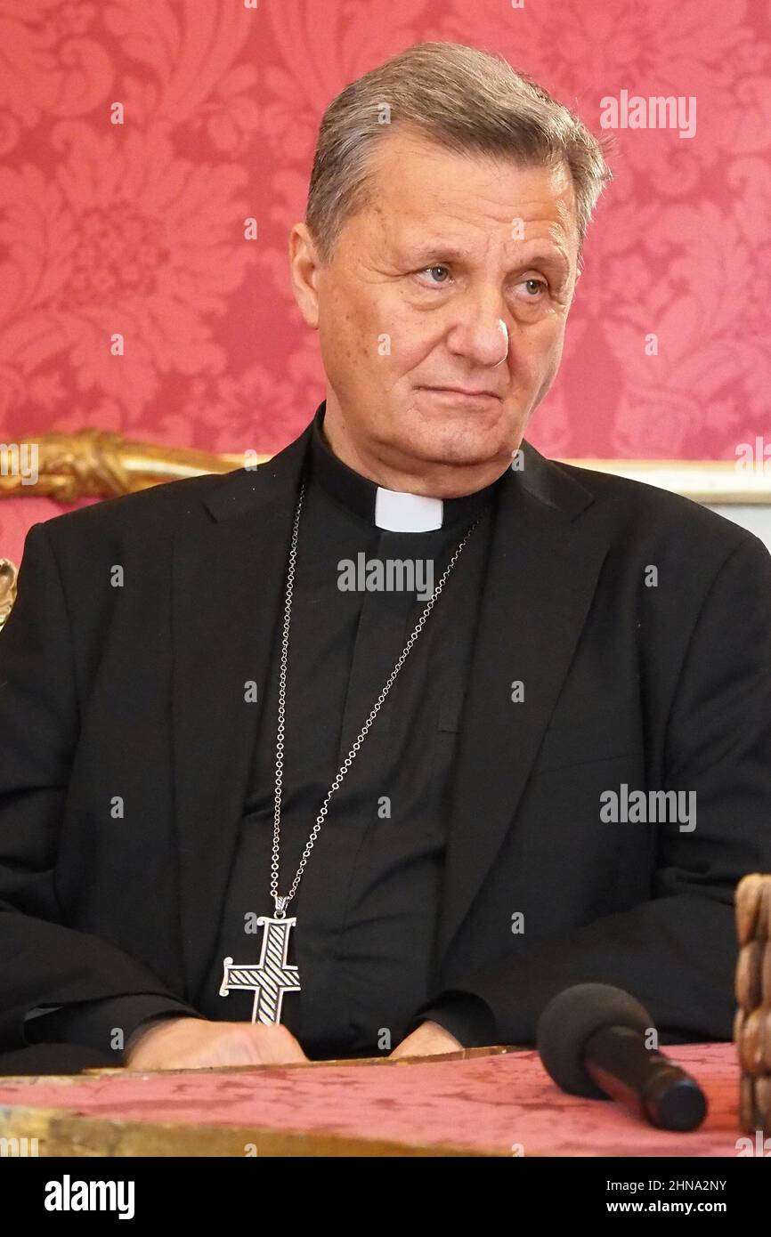 Italie, Arezzo, Toscane, 15 février 2022 : le Cardinal Mario Grech, secrétaire général du synode des évêques, participe à la fête de notre Dame de confort (Madonna del Conforto) dans la cathédrale. Photo © Daiano Cristini/Sintesi/Alay Live News Banque D'Images Italie, Arezzo, Toscane, 15 février 2022 : le Cardinal Mario Grech, secrétaire général du synode des évêques, participe à la fête de notre Dame de confort (Madonna del Conforto) dans la cathédrale. Photo © Daiano Cristini/Sintesi/Alay Live News Banque D'Images