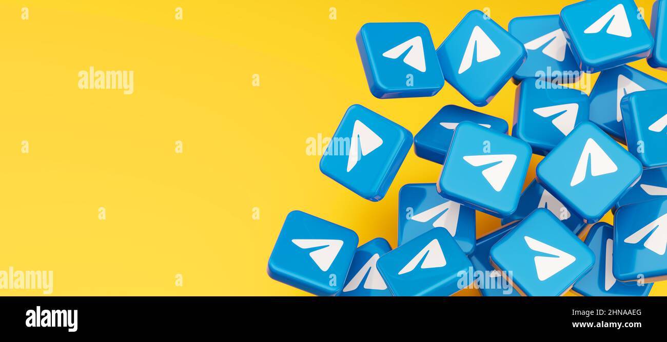 Guilherand-Granges, France - 14 février 2022. Cubes avec logo Telegram. Un service de messagerie instantanée (IM) gratuit, multi plates-formes et dans le cloud. Banque D'Images
