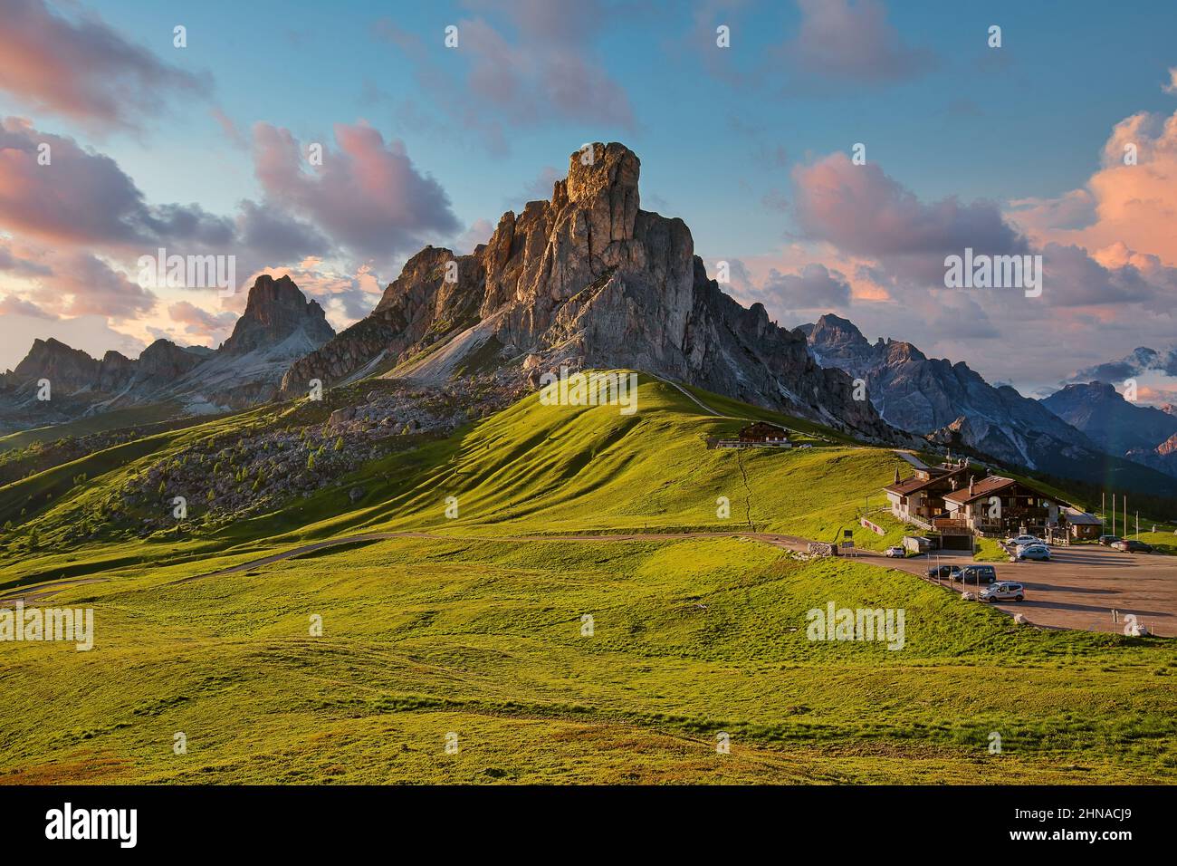 Passo Giau, destination de voyage populaire dans les Dolomites, au coucher du soleil Banque D'Images