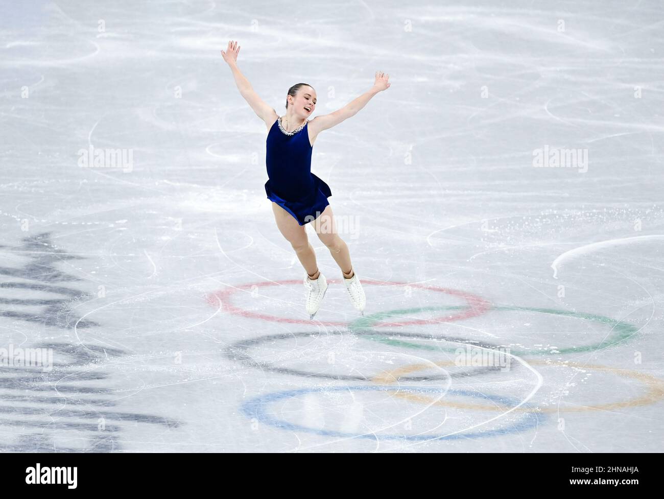 Pékin, Chine. 15th févr. 2022. Mariah Bell, des États-Unis, se produit lors du programme de patinage artistique féminin single Skating Short au stade Capital Indoor à Beijing, capitale de la Chine, le 15 février 2022. Credit: Li Ran/Xinhua/Alay Live News Banque D'Images