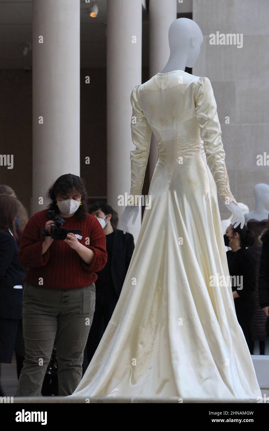 New York, États-Unis. 15th févr. 2022. Une robe de mariage de 1941 de la designer Ann Lowe qui fera partie de l'exposition qui ouvrira en mai au Metropolitan Museum de New York. Credit: Christina Horsten/dpa/Alay Live News Banque D'Images