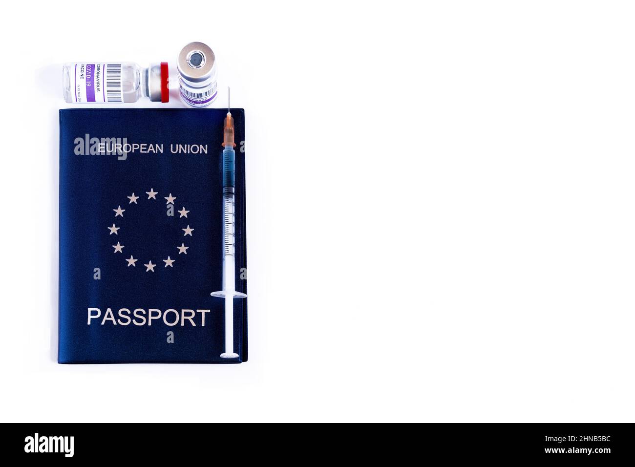 Concept du passeport sanitaire de l'UE. Passeport Covid ou certificat de voyage vert. La nécessité d'être vacciné contre le coronavirus pour voyager. Banque D'Images