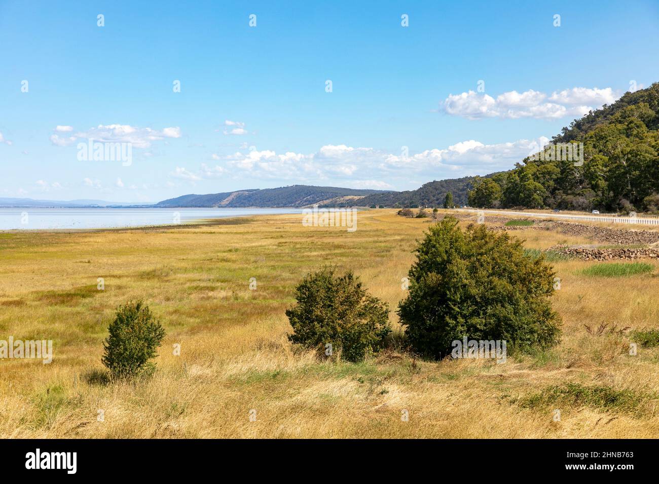 Eau dans le lac George NSW, lac australien à côté de la Federal Highway, février 2022, région de Nouvelle-Galles du Sud, Australie Banque D'Images