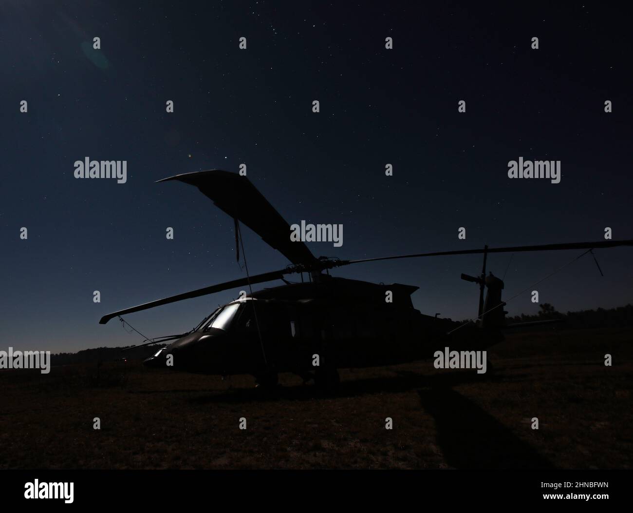 Les hélicoptères de l'armée américaine affectés à la 10th Brigade de l'aviation de combat sont garés sur le terrain à fort Polk, la le 17 janvier 2022. (É.-U. Photo de l'armée par le Sgt. Michael Wilson) Banque D'Images