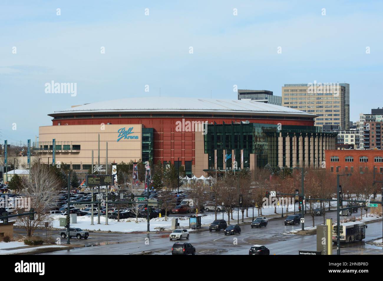 DENVER, Colorado, États-Unis - 12 février 2022 : ball Arena est un stade qui abrite plusieurs équipes sportives professionnelles, dont les Denver Nuggets of t. Banque D'Images