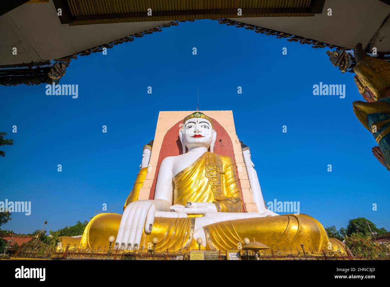 Quatre visages de Bouddha au Bouddha Kyaikpun à Bago, Myanmar Banque D'Images