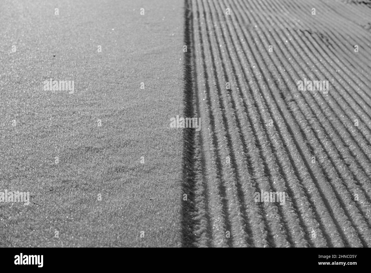 Bord de la piste préparé en noir et blanc Banque D'Images