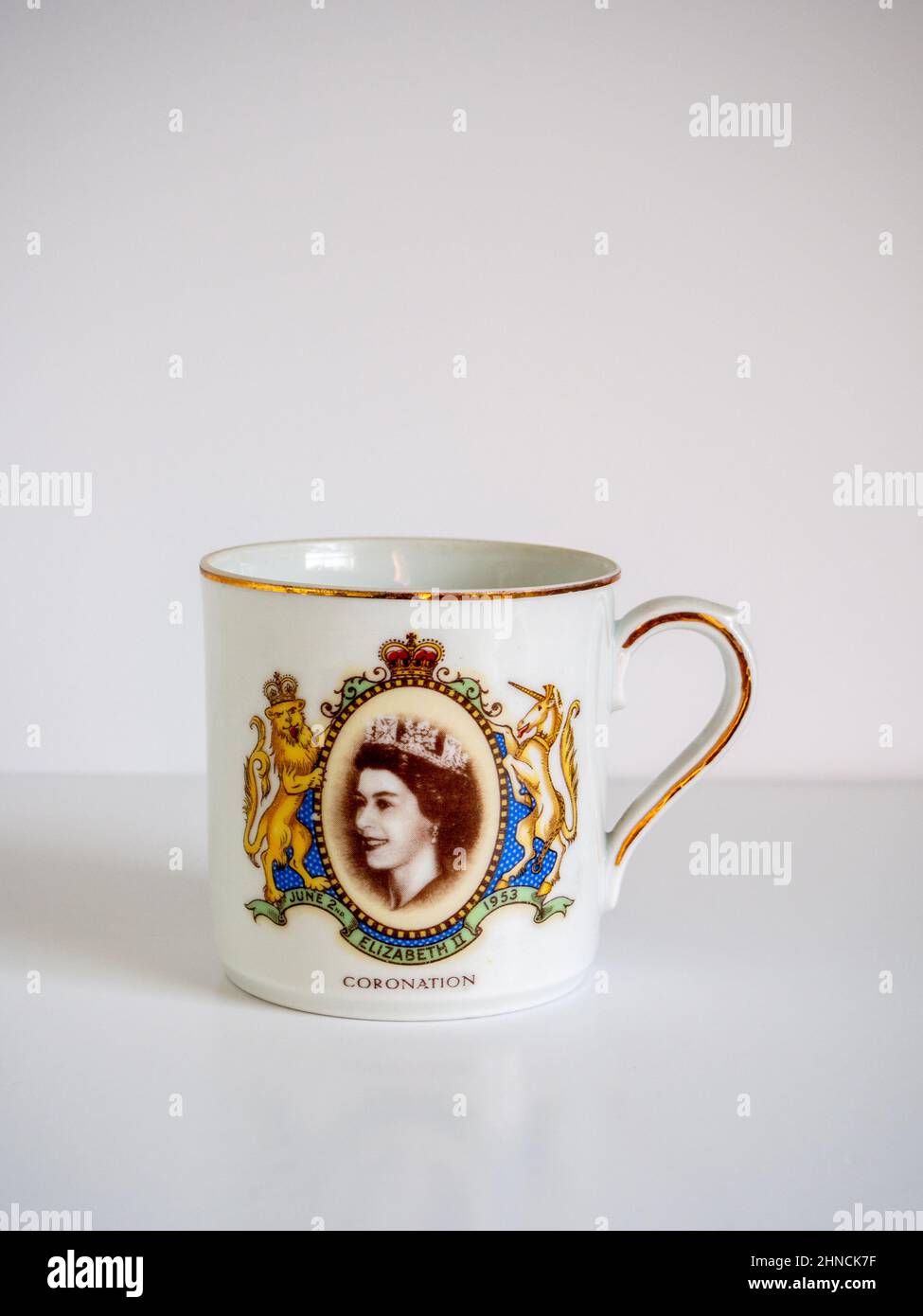 Photo d'une tasse à couronnement Queen Elizabeth II 1953, Royaume-Uni Banque D'Images