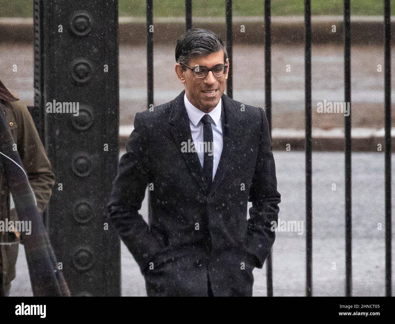 15/02/2022. Le chancelier Rishi Sunak s’est bien plu aujourd’hui alors qu’il arrive à l’arrière de Downing Street. Banque D'Images