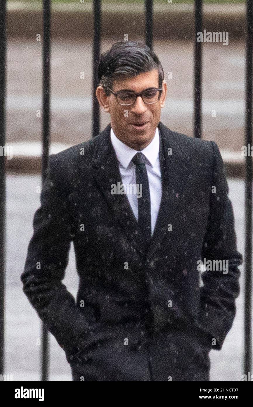 15/02/2022. Le chancelier Rishi Sunak s’est bien plu aujourd’hui alors qu’il arrive à l’arrière de Downing Street. Banque D'Images
