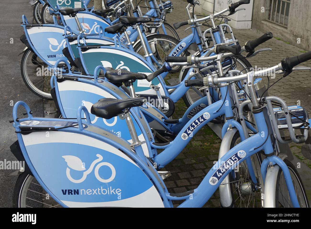 9 janvier 2022, Kaiserslautern, Rhénanie-Palatinat, Allemagne, location de vélos Vrnextbike (horizontal) Banque D'Images