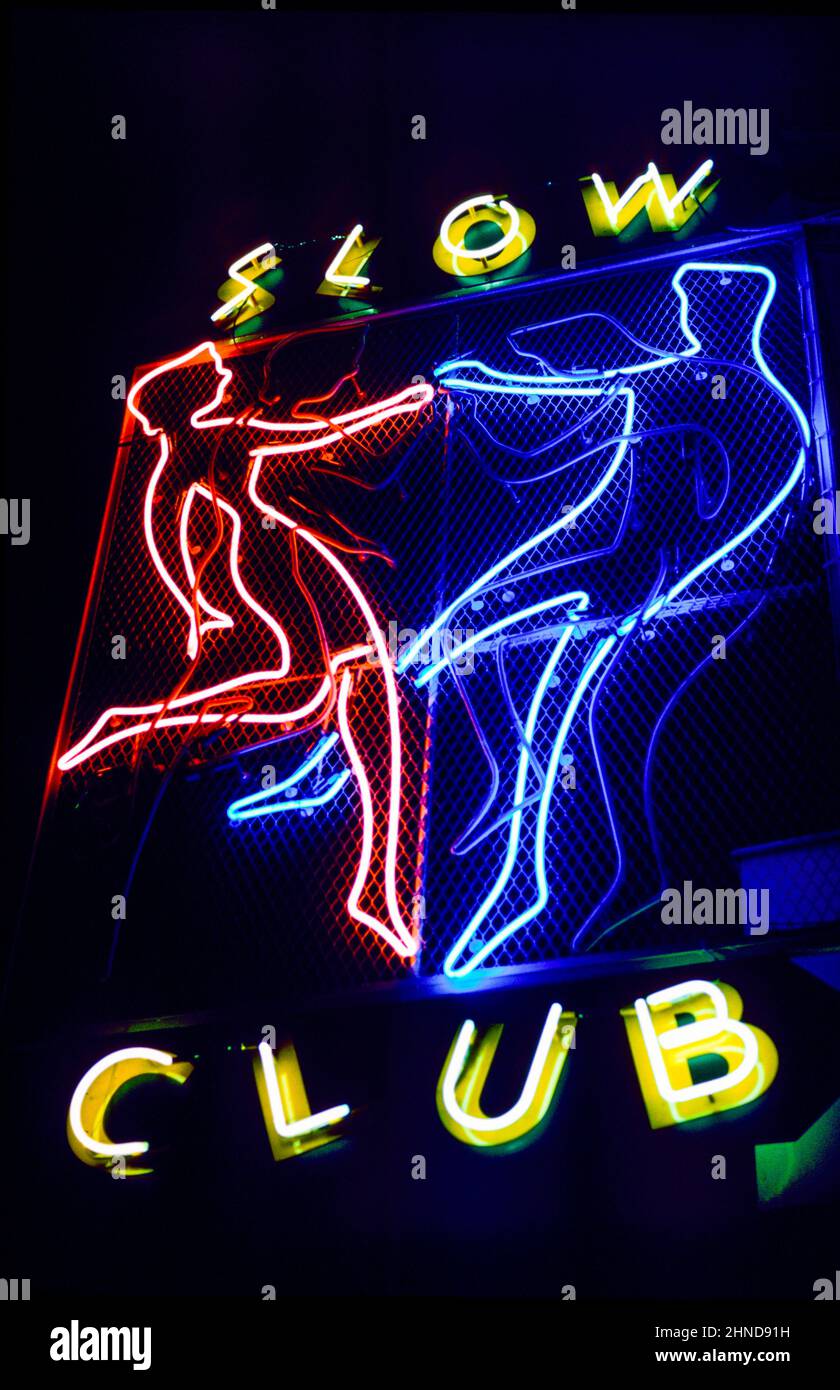 Paris, France, boîte de nuit française, Slow Club, Retro Neon Signs, extérieur, 1980s Music paris archive des photos Banque D'Images