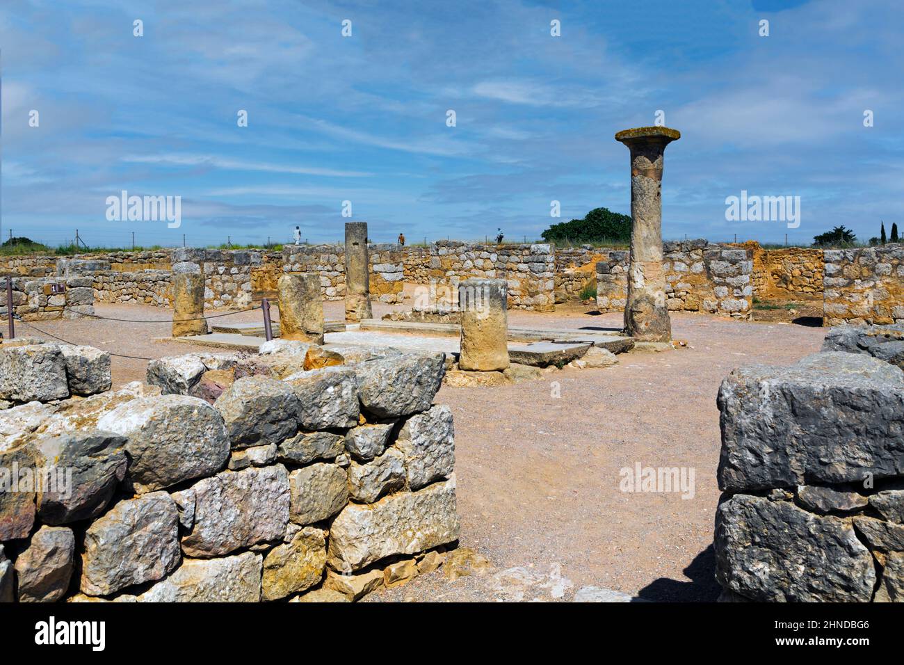 Aussi connu sous le nom de Ampurias Empúries, Gérone, Catalogne, province de l'Espagne. Ruines de la ville romaine. Empuries est fondée par les Grecs au 6ème siècle B Banque D'Images