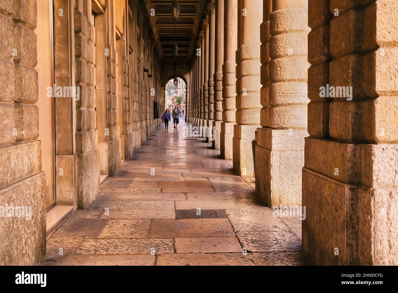 Galerie de rue à Vérone, Italie, paysage urbain Banque D'Images