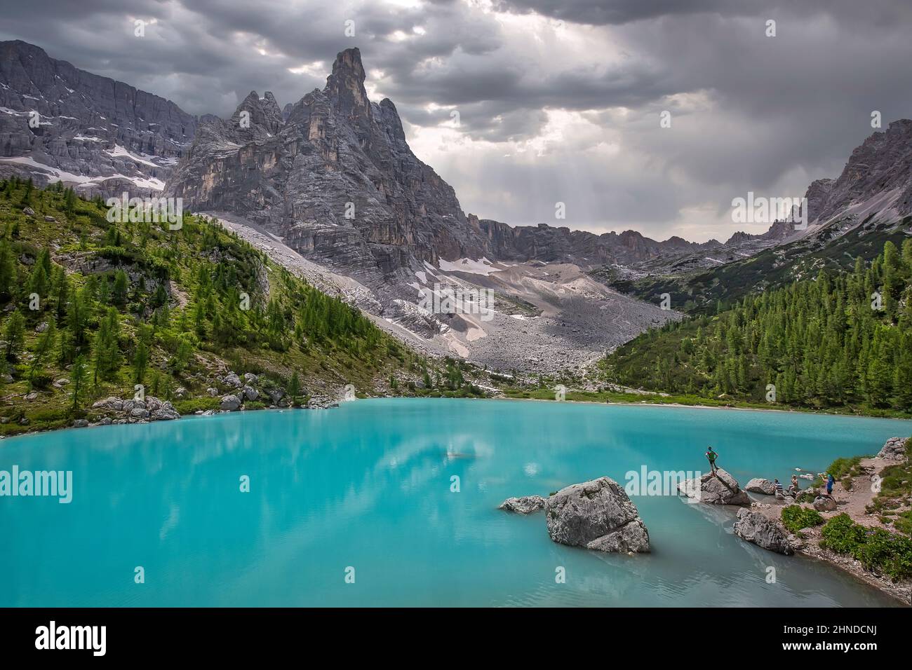 Magnifique lac de Sorapis (Lago di Sorapis) dans les Dolomites, destination de voyage populaire en Italie Banque D'Images