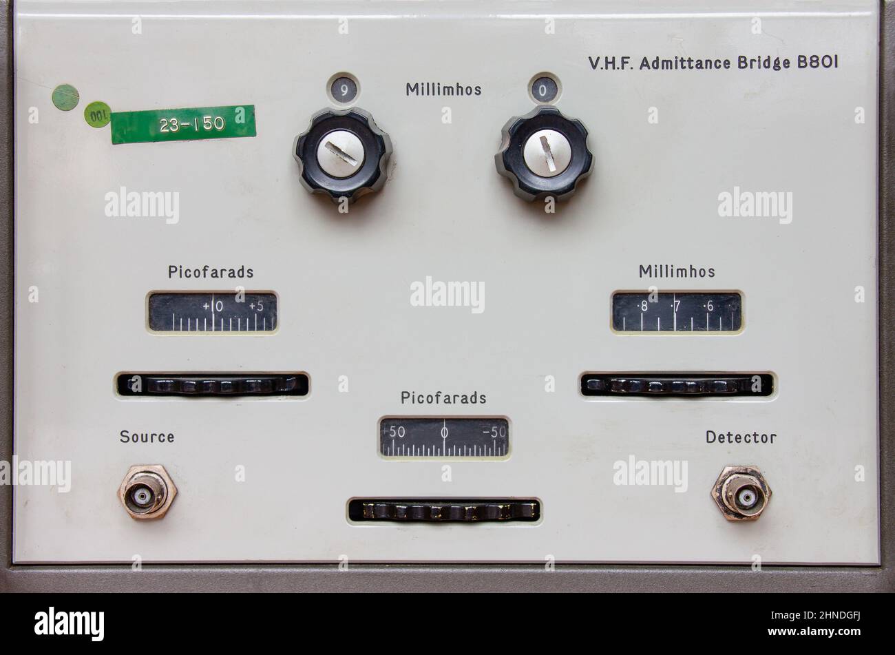 Ancien appareil de mesure avec indicateur de mesure analogique Banque D'Images