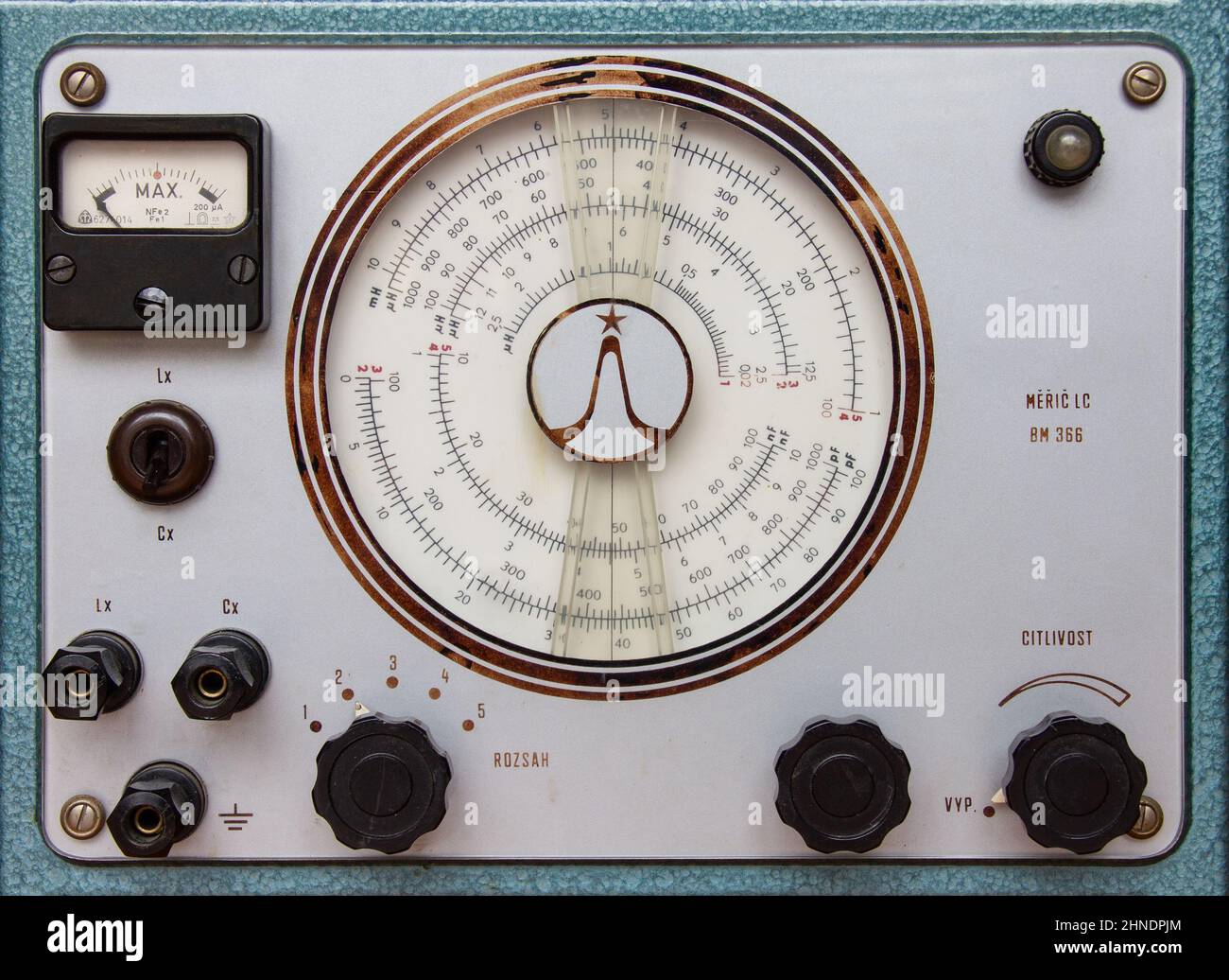Ancien appareil de mesure avec indicateur de mesure analogique Banque D'Images
