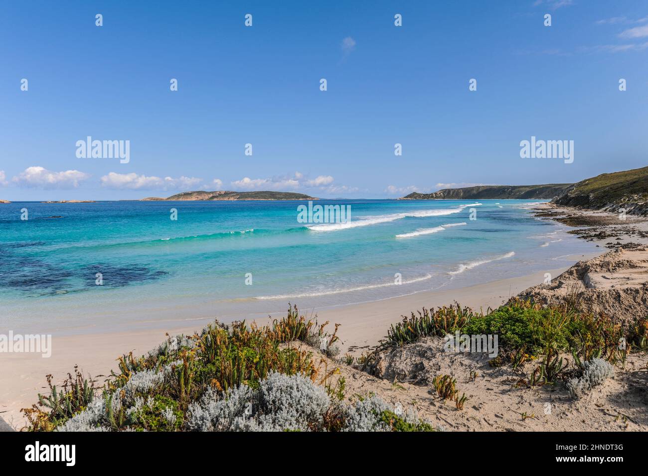 Plage de pique-nique, sable blanc, mer bleue et vue côtière près d'Esperance, WA, Australie Banque D'Images