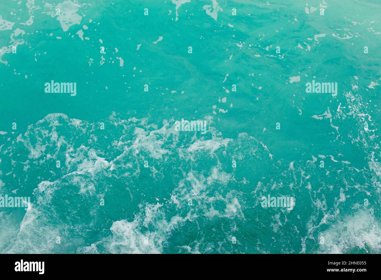 Eau de mer turquoise mousseuse, Dubaï, unit les emirats Arabes, le golfe Arabique Banque D'Images