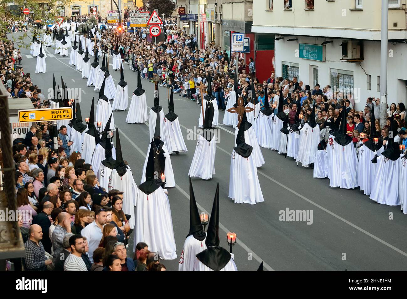 Semaine de Pâques procession de la Fraternité de Jésus dans sa troisième chute le lundi Saint à Zamora, Espagne. Banque D'Images