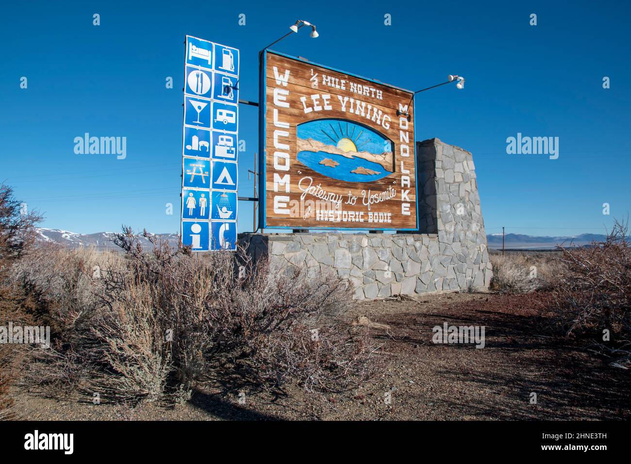 Lee Vining est une petite ville située sur les rives du lac Mono, dans le comté de Mono, en Californie, et se trouve à proximité du parc national de Yosemite. Banque D'Images